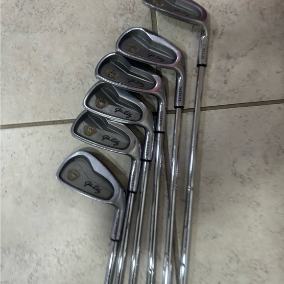 John Daly 6 Pc Iron Set In Right Hand 
Steel shafts 
Used conditions - Picture 3 of 11